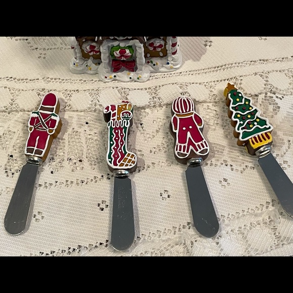 Vintage Gingerbread House Pate Set, 4 Decorative knives Sit in House - Picture 5 of 12